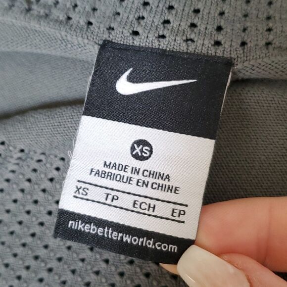 Nike | Zip up Running Sweater Cardigan - Picture 5 of 6